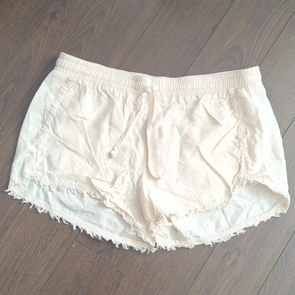 Cloth & Stone Cream Drawstring Shorts - Picture 2 of 9
